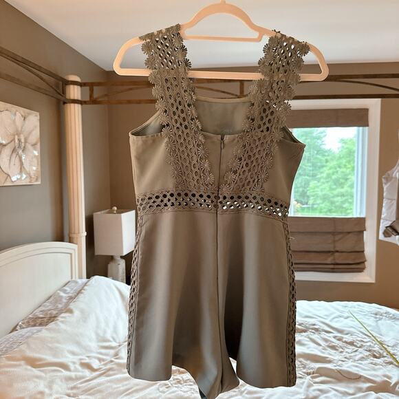 BLUSH BOUTIQUE Teal Blue Lace Trim Romper | Medium - Picture 6 of 11